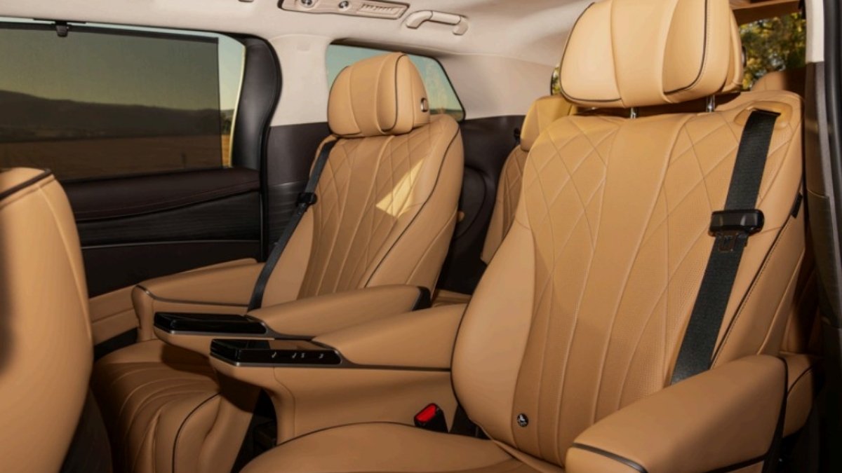 2026 Denza D9 captain's chairs