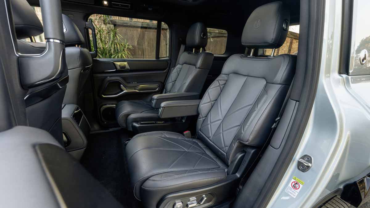 2026-Denza-B8 captains chairs