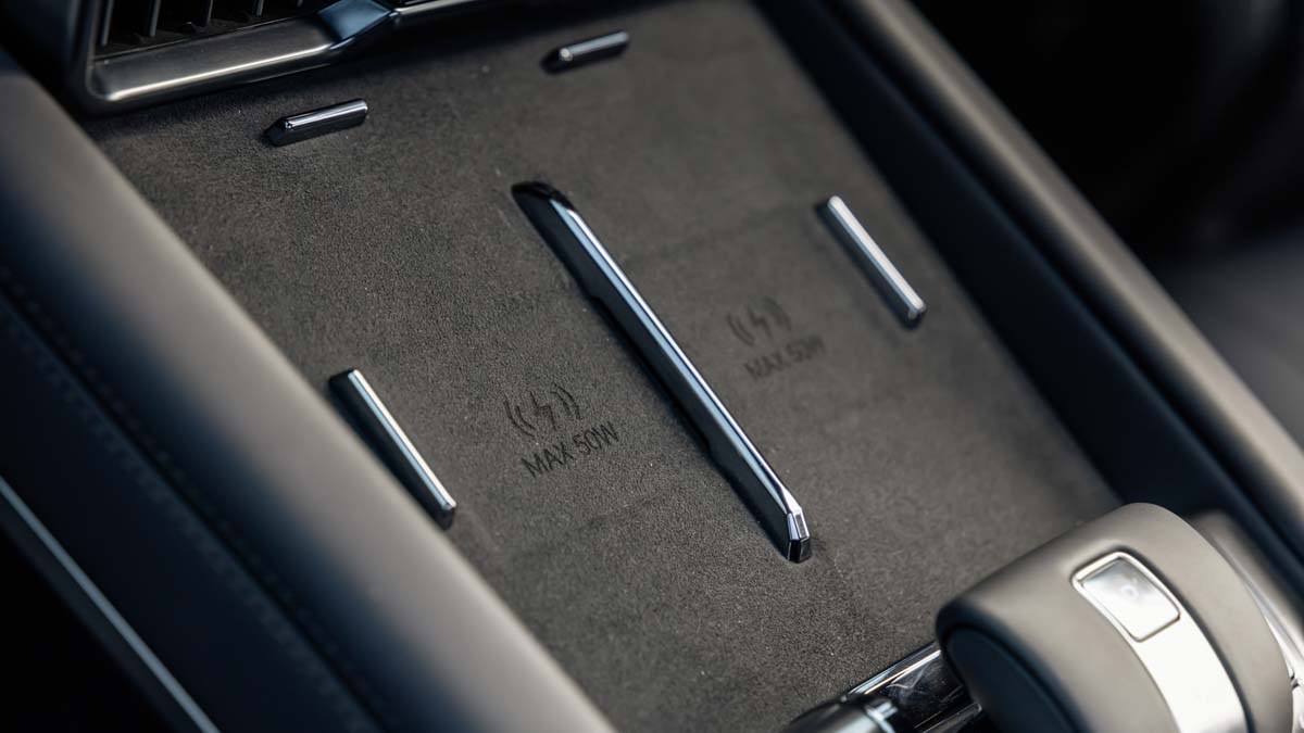 2026-Denza-B8 Wireless phone charging