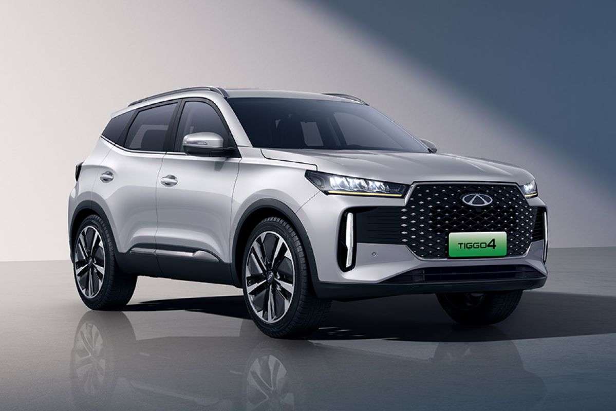 Frontal shot of silver metallic Chery Tiggo 4 Hybrid small SUV in studio with blue shadows.