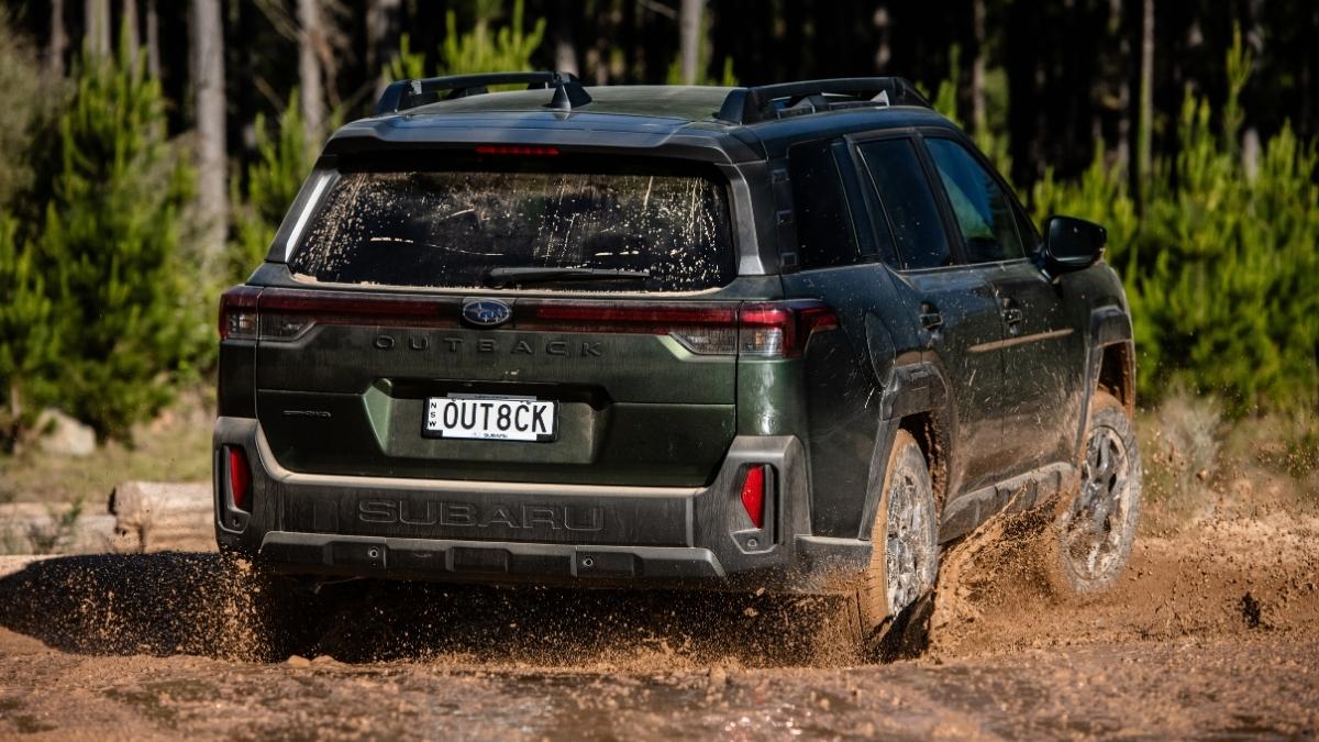 Subaru-Outback-drives-through-mud